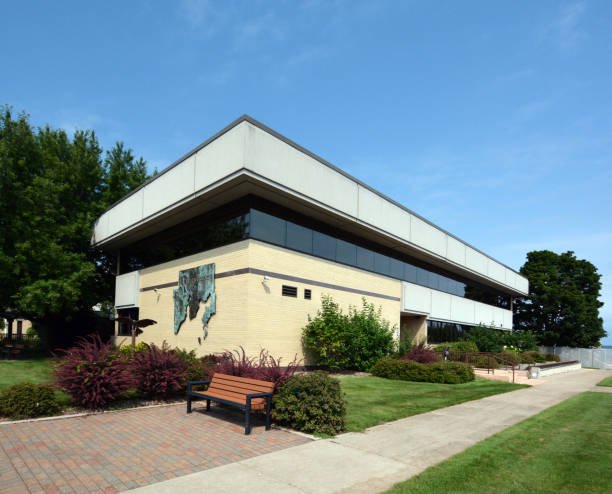 Why Cash Buyers Are the Smart Choice to Sell Medical and Commercial Properties in Michigan